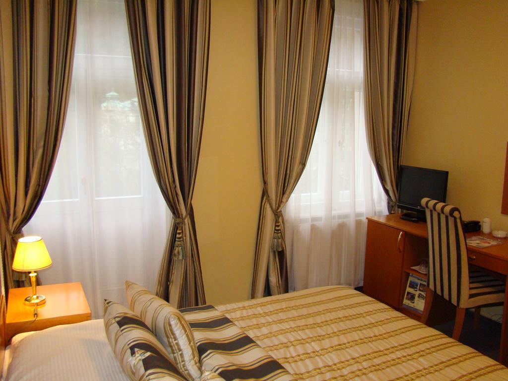 Hotel Saint Petersburg Karlovy Vary Room photo